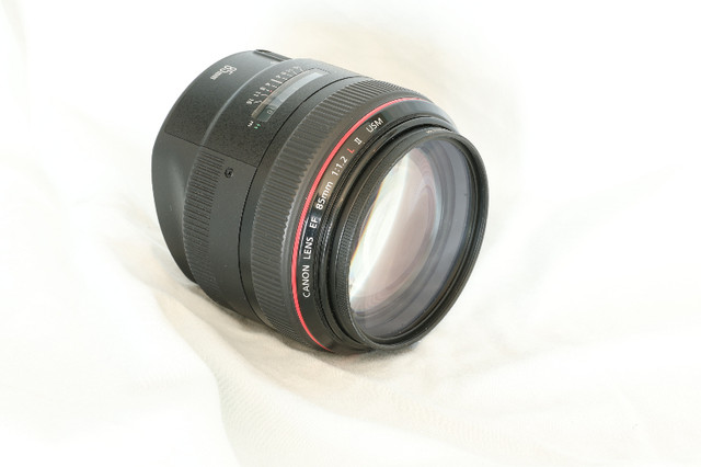 Canon EF 85mm f/1.2L II USM in Cameras & Camcorders in Edmonton