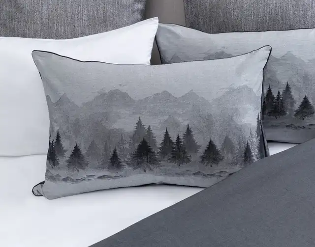 REVERSIBLE KING SIZE DUVET COVER AND 2 PILLOW SHAM COVERS in Bedding in Ottawa - Image 4