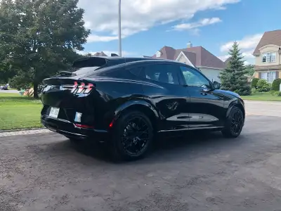 Mustang électrique Mach e, achetée en Juillet 2021, model Premium toute equipée, 1 seul proprio, bas...
