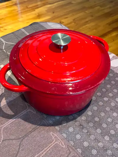 Pot de cuisine émaillée avec couvercle pour cuisson automatique: 4,5L/ 9,5'' ; 2 couleur disponibles...
