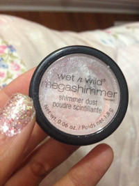 Eye shimmer powder pink