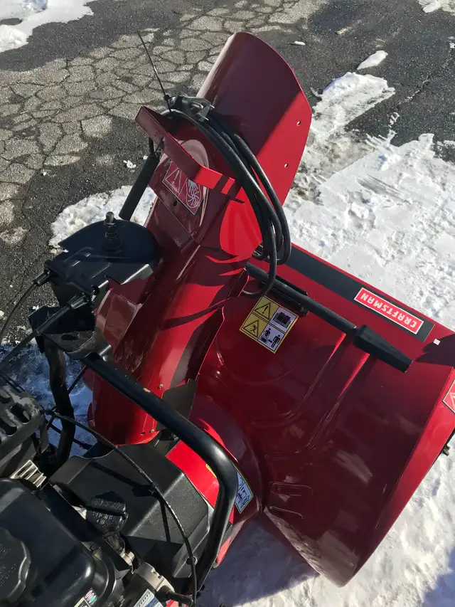 Souffleuse à neige Craftsman snow blower in Snowblowers in City of Montréal - Image 5