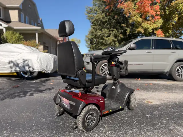 Mobility Scooter - Like New/Used Once - Save $1k + Full Warranty in Health & Special Needs in Oshawa / Durham Region - Image 4