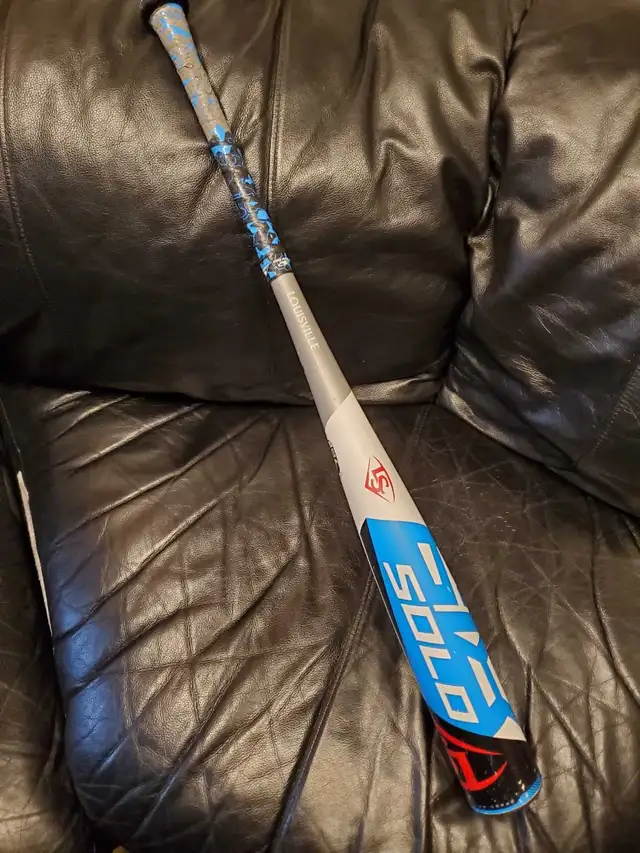 31"   LOUISVILLE SLUGGER Baseball Bat 21oz.  in Baseball & Softball in Barrie - Image 4