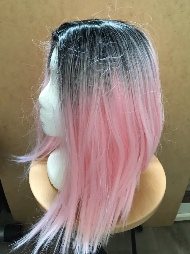 Pink halloween wig in Holiday, Event & Seasonal in City of Montréal - Image 3