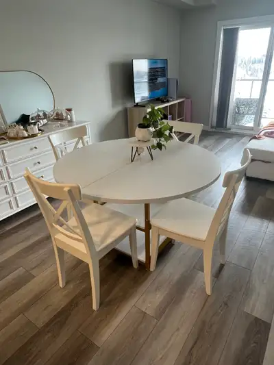 Dining table with four chaires