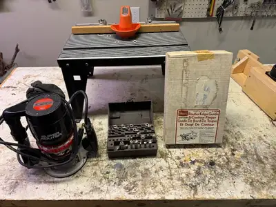 Sears Craftsman Super Router. Model 315.71400. Includes bits and table
