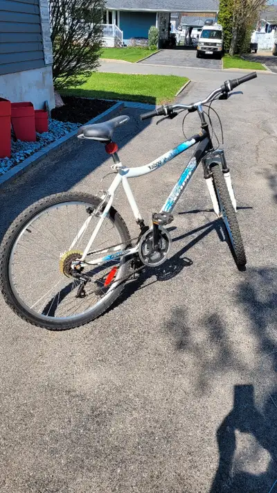 Vélo de montagne disponible Seulement 75$