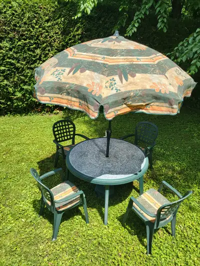 Patio set/Ensemble de patio, View more