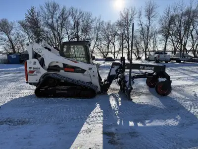 Runs and drives well. 2376 hrs Torsion suspension Heat and AC The tracks will need to be replaced so...