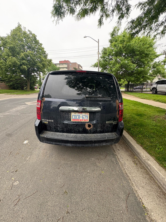 2010 Dodge caravan in Cars & Trucks in Kitchener / Waterloo - Image 4