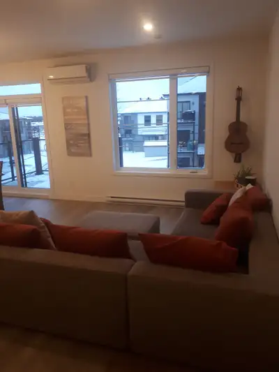 Vous êtes à la recherche d’un logement de qualité, sécuritaire, spacieux, lumineux et paisible, dans...