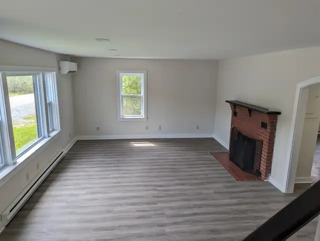 Prime Commercial Space - Retail or Professional Office in Commercial & Office Space for Rent in Saint John - Image 7