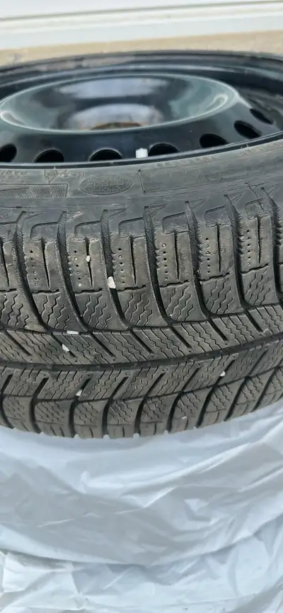 Michelin winter tires 235/65/18 tire no plug no any damage only 1000 km used and pick up Brantford a...