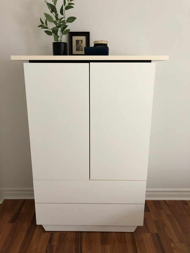 Commode blanche en melamine. dans Commodes et armoires  à Ville de Québec
