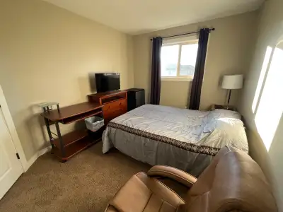 Two rooms available for out of town workers, males only ! Close to the casino and upgrader. Rent inc...