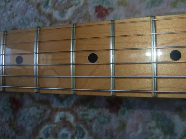 Fender American Standard Telecaster 2012 état neuf in Guitars in Victoriaville - Image 8