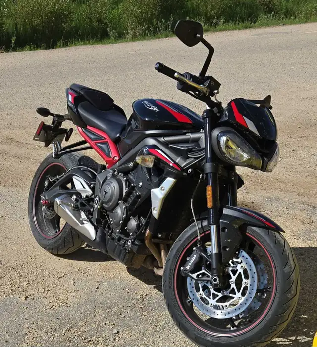 2020 Triumph street triple in Sport Bikes in Edmonton - Image 2