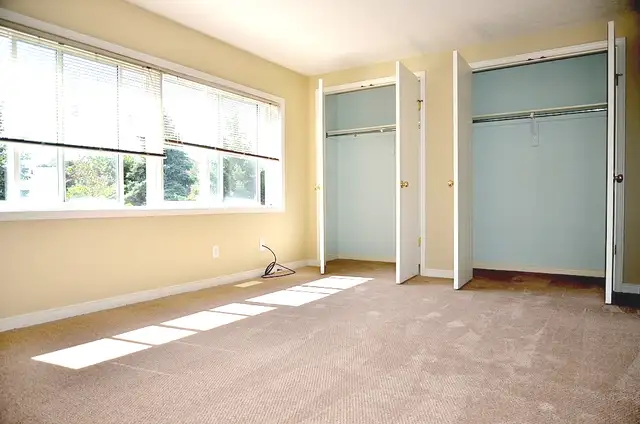 From 2026-05-01,Waterloo-Laurelwood-3 bedrooms-EndUnit-Townhome in Long Term Rentals in Kitchener / Waterloo - Image 4