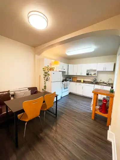 Charming 1 Bedroom Apartment in Wolseley