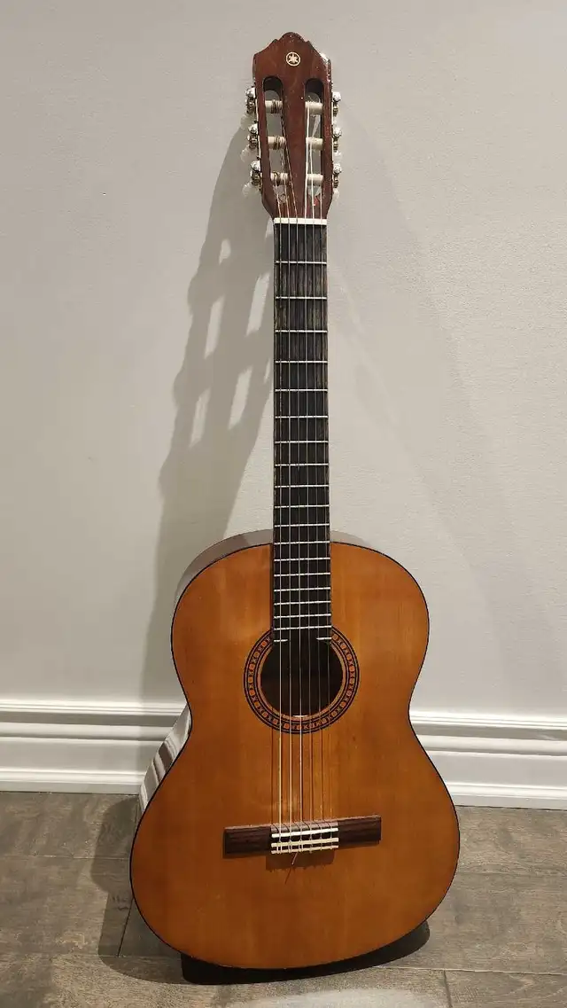 Yamaha Model CS40 Classical Guitar – Nylon Strings (3/4 Size) in Guitars in Markham / York Region - Image 2