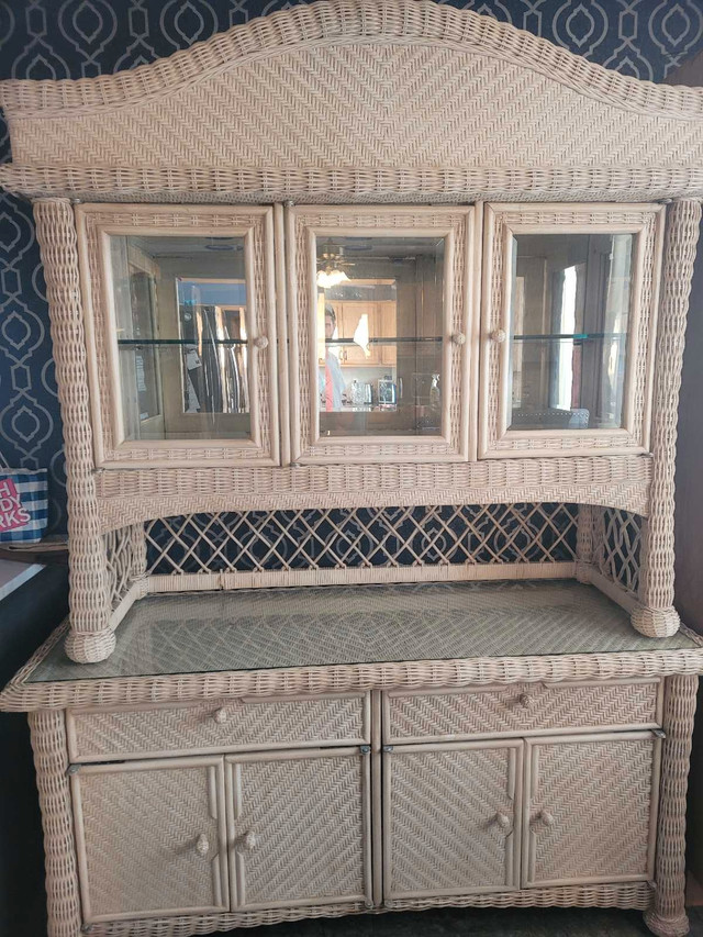 Wicker Buffet and hutch  in Hutches & Display Cabinets in Winnipeg - Image 2