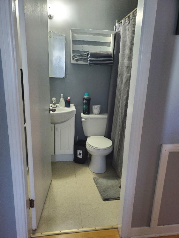 West Side 1 Bed + Den and 1 Bath Apartment Long Term Rentals Saint