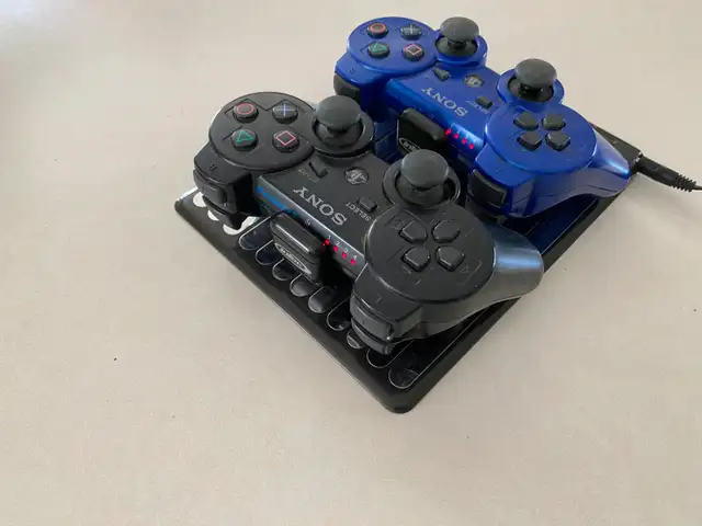 PS 3 SLIM with 2 CONTROLLERS562453752526950401