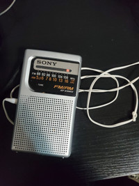 Vintage Transistor Radio | Kijiji - Buy, Sell & Save with Canada's