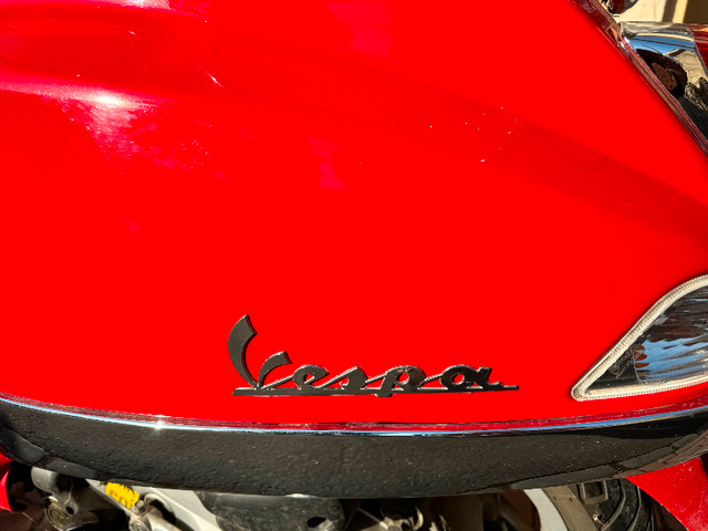 Classic Red Vespa in Scooters & Pocket Bikes in Hamilton - Image 2