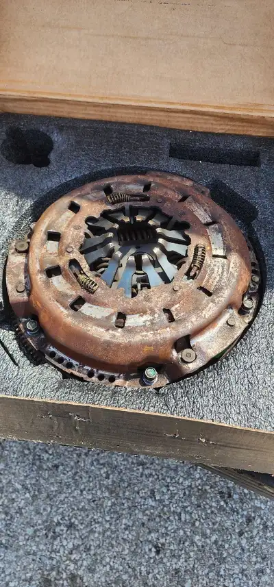 These parts came with a parts lot I bought. Should be a direct fit to 6.0 Liter ect.. The clutch Ass...
