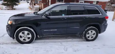 Selling my 2014 Jeep Grand Cherokee Laredo V6 auto, 4WD, Bluetooth,air, cruise control, tilt steerin...