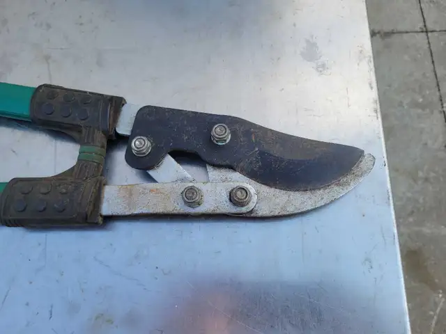 Gardening Loppers in Hand Tools in Windsor Region - Image 3