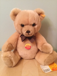 Teddy Bear, Petsy by Steiff