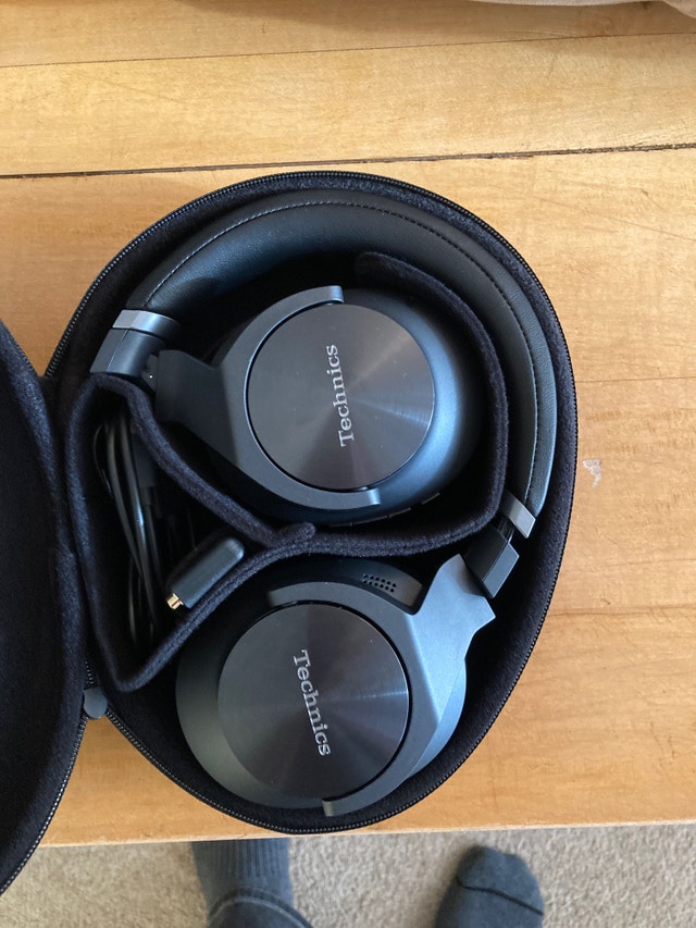 Technics EAHA800EK noise canceling headphones Headphones Edmonton