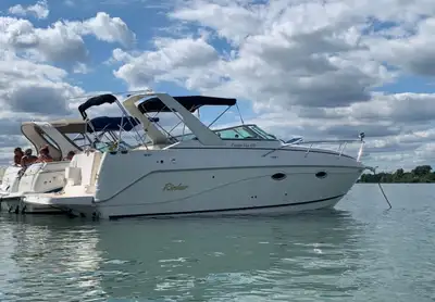 PRICE DROP!!! MOTIVATED SELLER This 2003 Rinker Fiesta Vee 270 (27’10”) Cruiser has very low hrs (45...