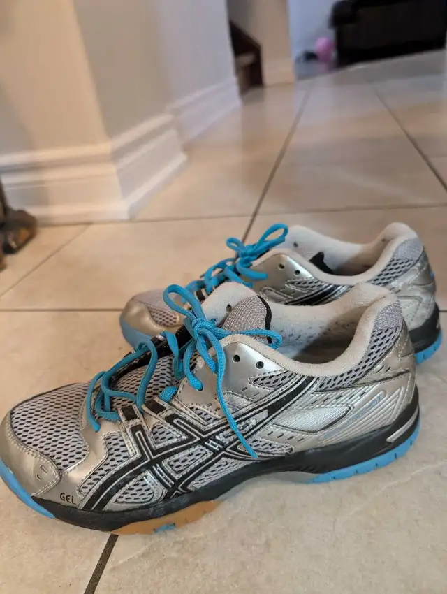 Asics Gel Rocket Shoes (women size 9) in Men's Shoes in City of Toronto - Image 3