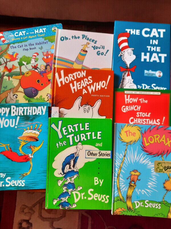 DR. SEUSS EXTRA LARGE FORMAT BOOKS SET OF 8 in Children & Young Adult in Muskoka