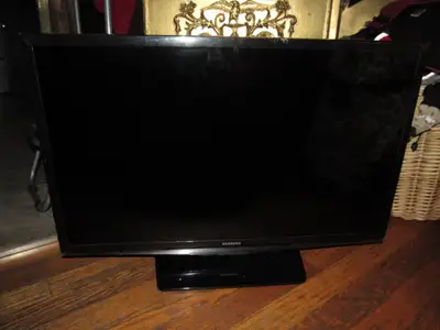 Samsung TV 25 x 16 inch and all supporting equipment, View more