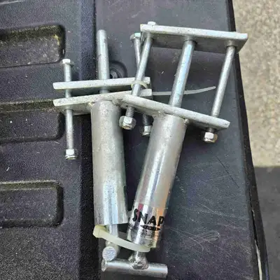 One pair of Quick pins or Snaps for an RV or 5th wheel trailer