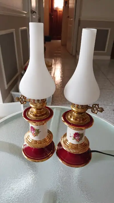 Offering 2 working Vintage Victorian table lamps. 13" tall. Asking $90 OBO. Pick up Mayfield and Ken...