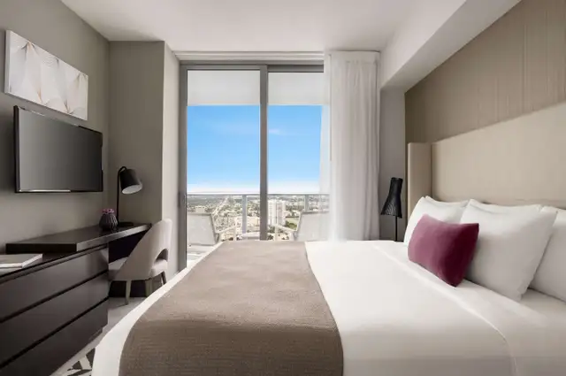 Hollywood Beach Oceanfront Getaway with Stunning Views & Resort in Florida in Canada - Image 7