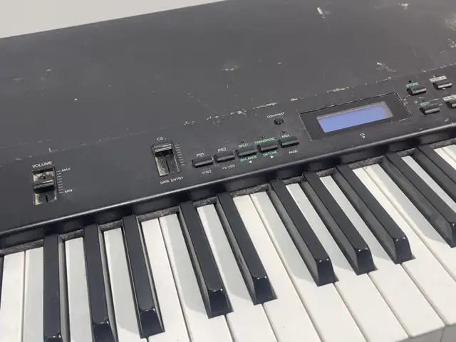 Yamaha Keyboard in Pianos & Keyboards in City of Montréal - Image 4