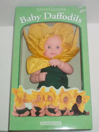 Vintage Anne Geddes 15 inch Baby Daffodil Doll NIB
