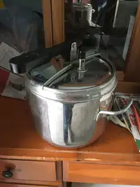 Lagostina autocuisseur a pression /pressure cooker cookware