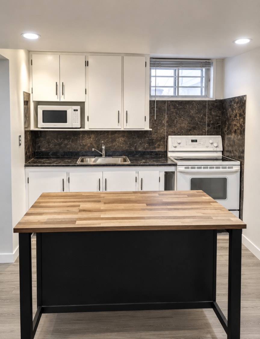 lower 2 bedroom suite for rent in Rosscarrock 2