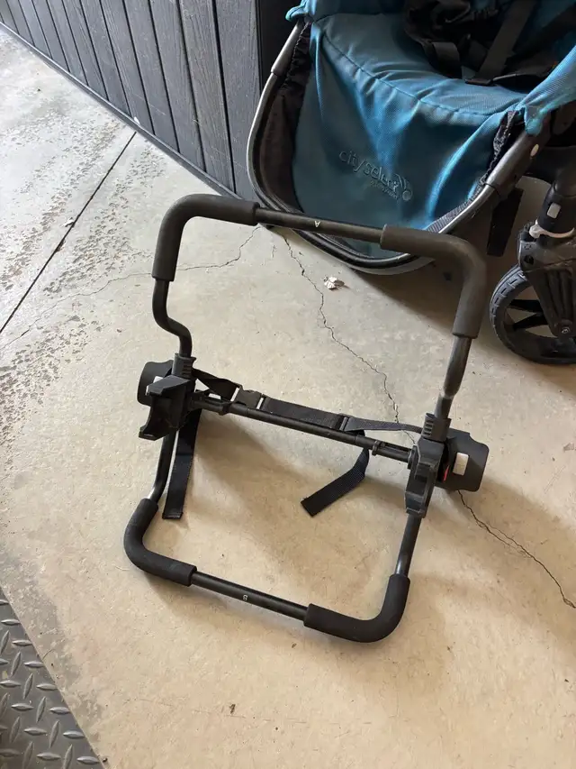 City Select Double Stroller with many accessories in Strollers, Carriers & Car Seats in Edmonton - Image 4