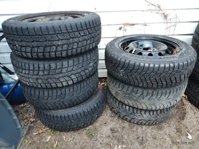 Used snow tires off 2014 Kia rio. Will fit Hyundai accent or other 4 x 100 lug pattern. 4 x 195/65 r...