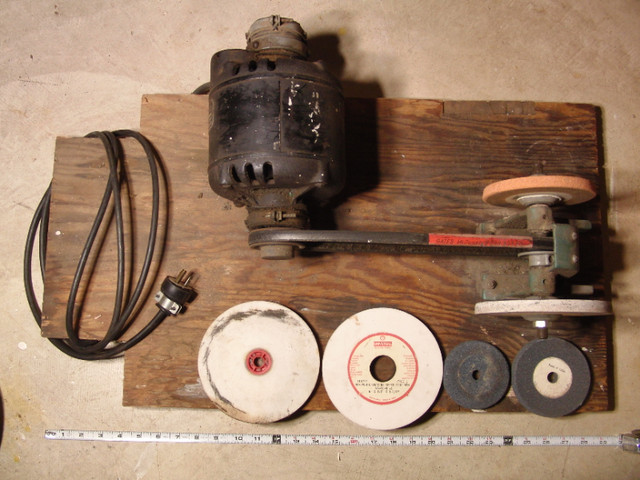 0.25 HP Belt Driven Bench Grinder - Extra discs/belts in Power Tools in Brantford