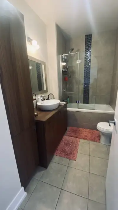 Un magnifique condo 3 1/2 avec une grande fenestration dans le secteur C à Brossard. Situé au 3e éta...
